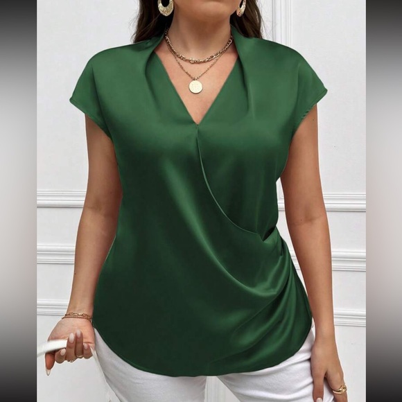 Elegant Green Women's Top - Picture 1 of 16